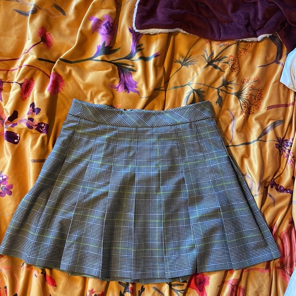 Sunday Best Olive Mini 15” Skirt - Picture 2 of 4